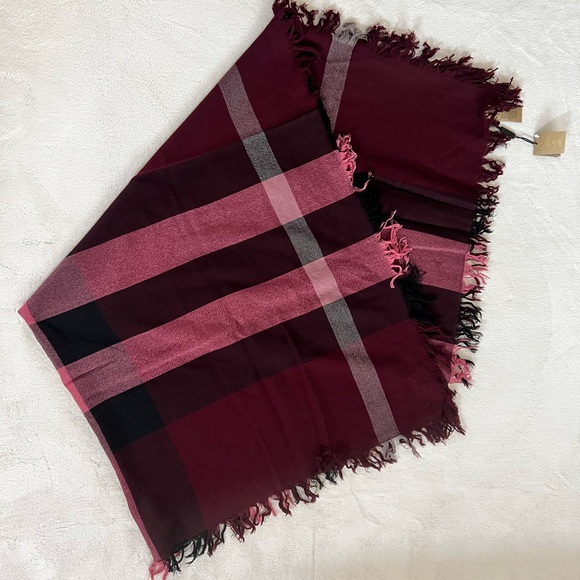Burberry Check Wool Scarf - Picture 7 of 10